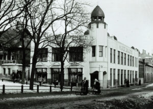 Skogsterin liiketalo 1900-luvun alussa.