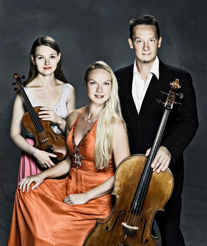 Trio La Rue: Susanna Arminen (vas.), Virva Garam ja Markus Pelli (kuva: Heikki Tuuli)