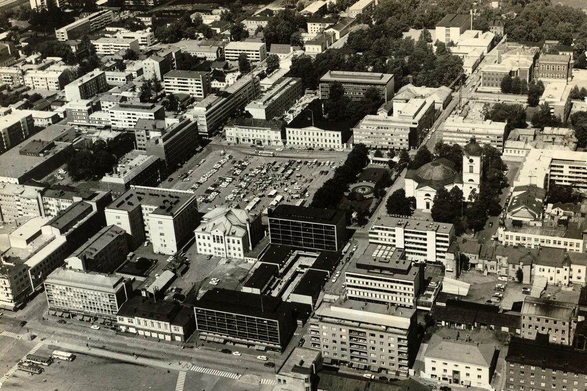 Ilmavalokuvassa Hämeenlinnan keskustaa